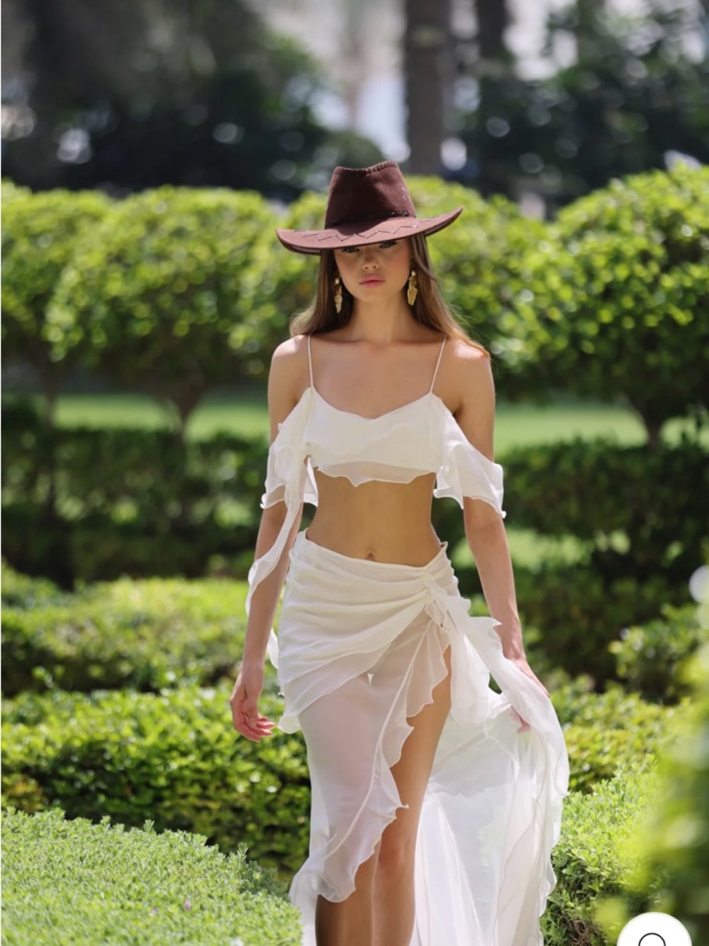 LOVE BY AISHA NEFERTITI SET IN OFF WHITE
SIZE XS - Picture 7 of 11